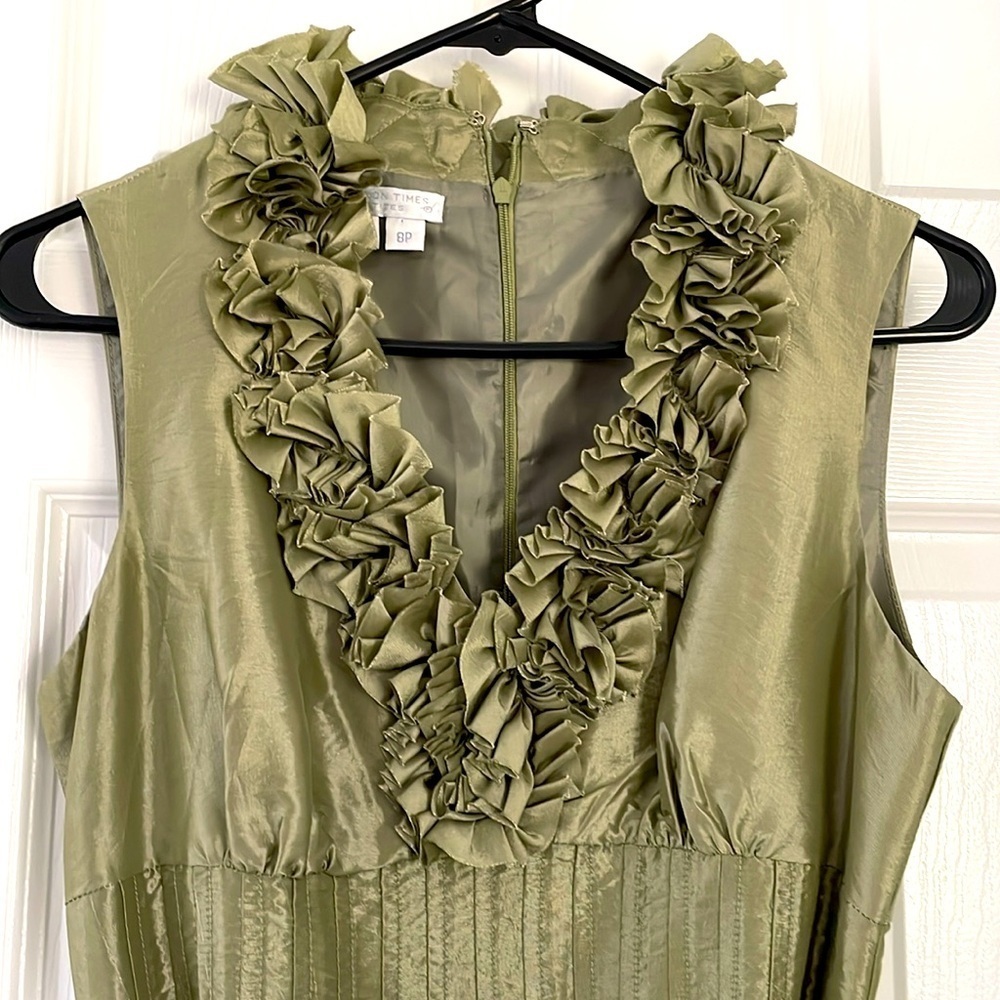 Vtg London times elegant satiny martini olive  sleeveless dress in size 8P - Picture 4 of 7